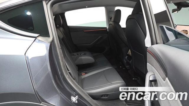 Tesla Model Y 2025 — photo 17