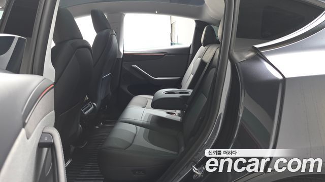 Tesla Model Y 2025 — photo 18