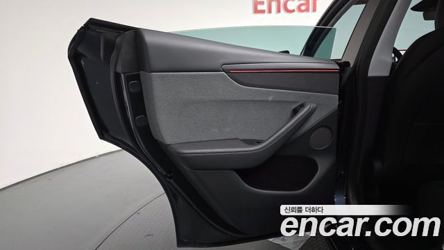 Tesla Model Y 2025 — photo 15