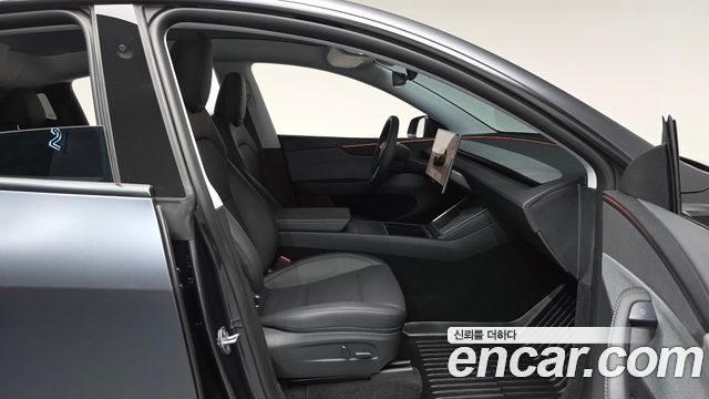 Tesla Model Y 2025 — photo 16