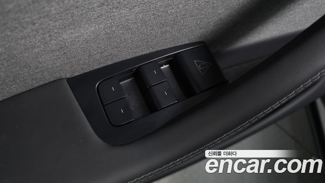 Tesla Model Y 2025 — photo 27