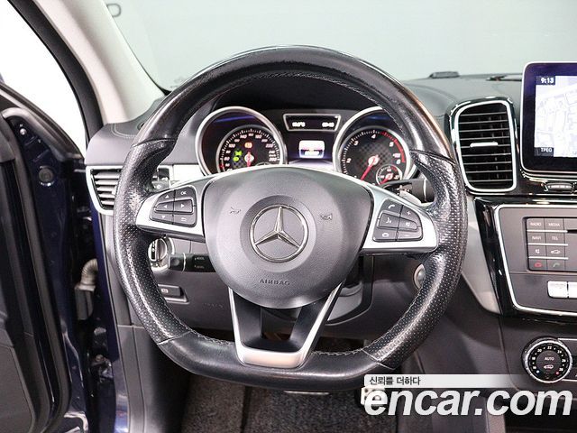 Mercedes-Benz GLE-Class 2018 — photo 13