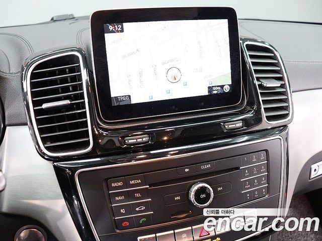 Mercedes-Benz GLE-Class 2018 — photo 15