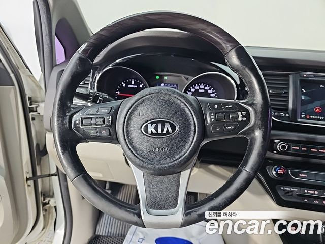 Kia Canival 2016 — photo 7