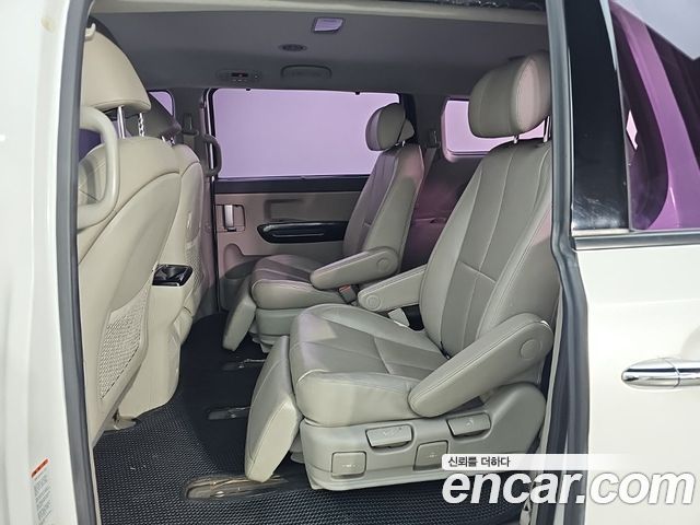 Kia Canival 2016 — photo 12