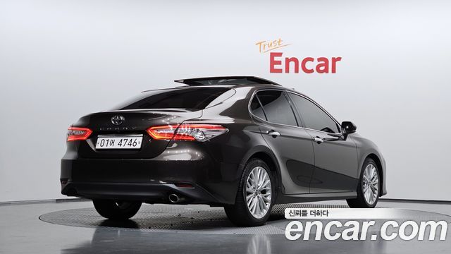 Toyota Camry 2018 — photo 2