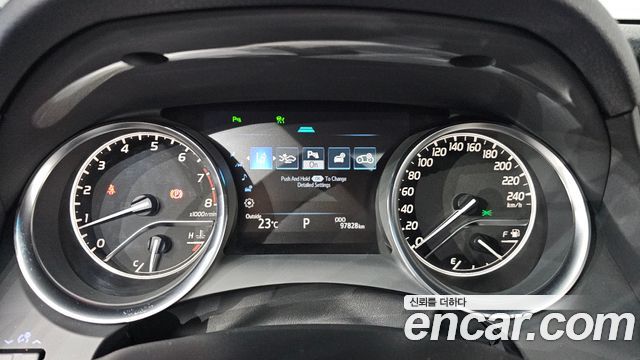 Toyota Camry 2018 — photo 11
