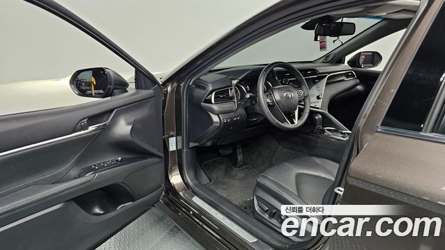 Toyota Camry 2018 — photo 13