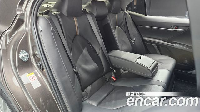 Toyota Camry 2018 — photo 17