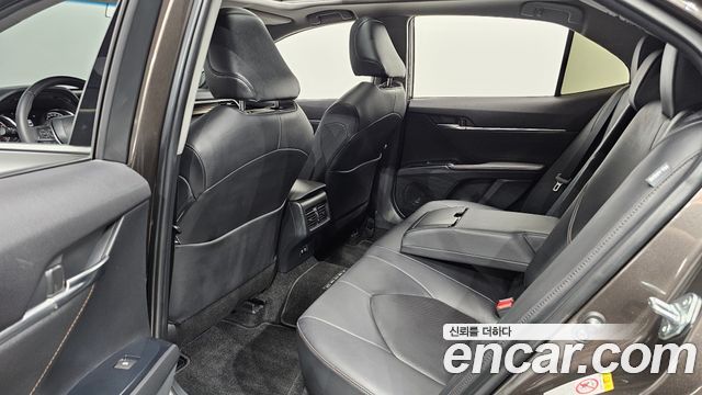 Toyota Camry 2018 — photo 18