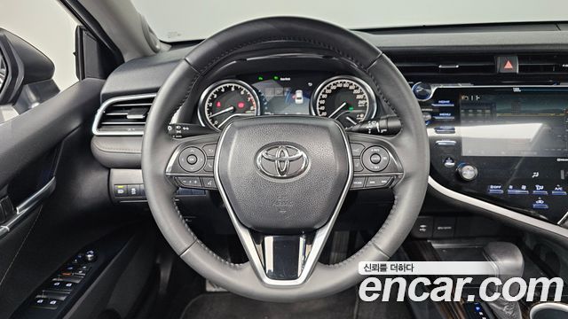 Toyota Camry 2018 — photo 19