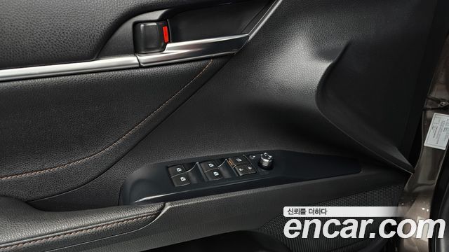 Toyota Camry 2018 — photo 21