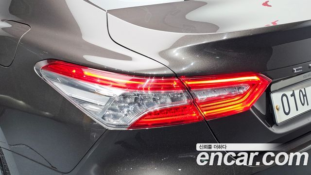 Toyota Camry 2018 — photo 9