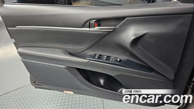 Toyota Camry 2018 — photo 14