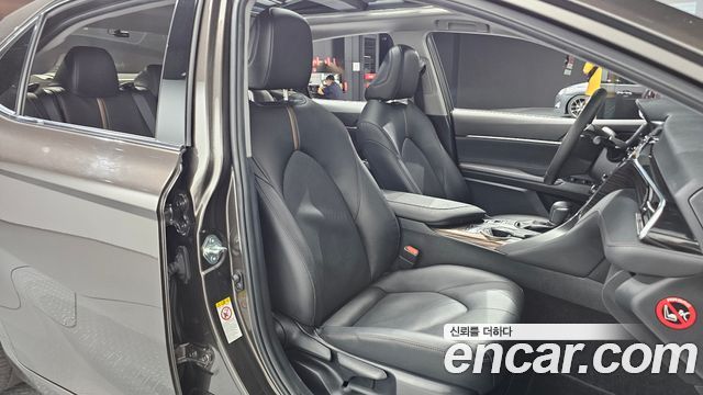 Toyota Camry 2018 — photo 16