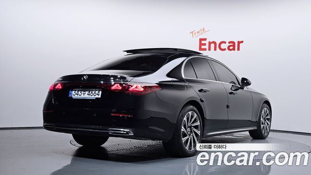 Mercedes-Benz E-Class 2024 — photo 2
