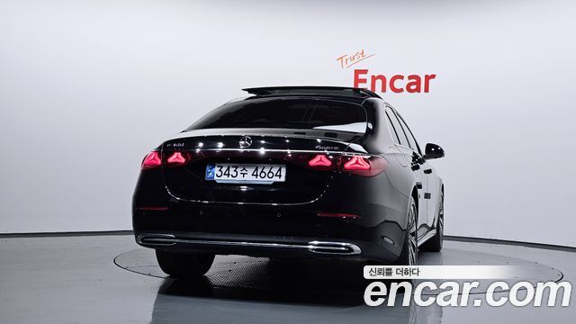 Mercedes-Benz E-Class 2024 — photo 4