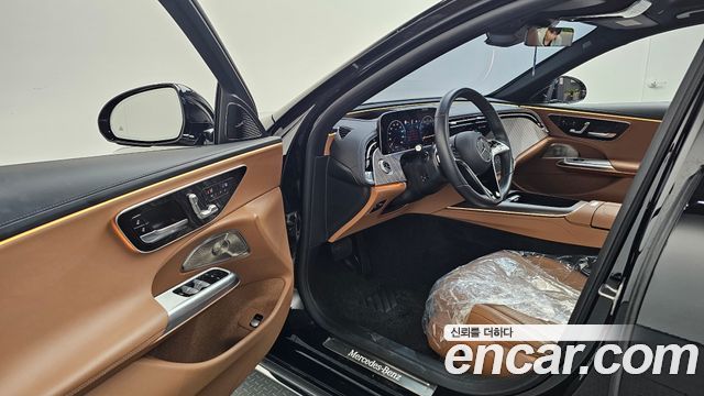 Mercedes-Benz E-Class 2024 — photo 13