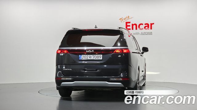 Kia Canival 2023 — photo 4