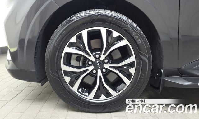 Kia Canival 2023 — photo 5