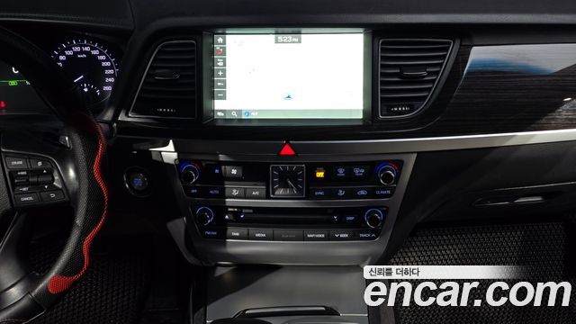 Genesis G80 2017 — photo 14