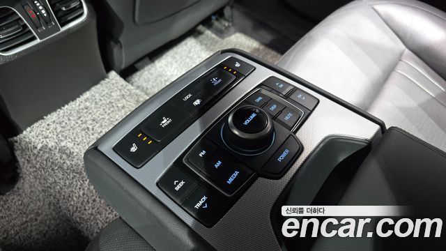 Genesis G80 2017 — photo 18