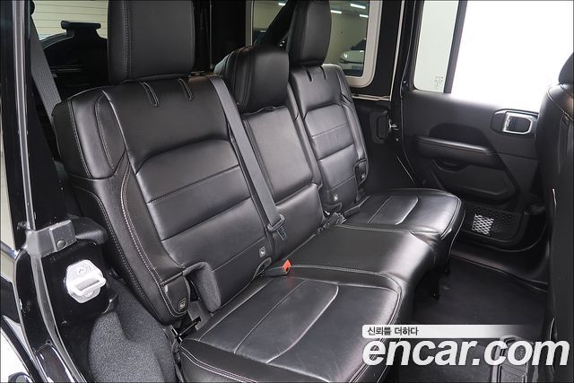 Jeep Wrangler 2022 — photo 11