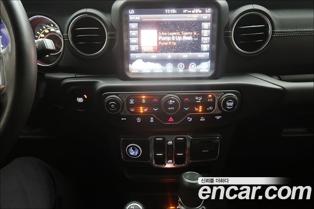 Jeep Wrangler 2022 — photo 12