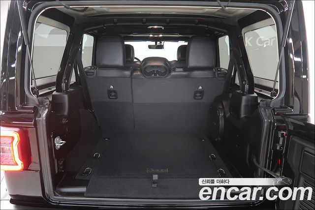 Jeep Wrangler 2022 — photo 17