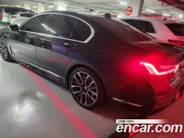BMW 7-Series 2021 — photo 4