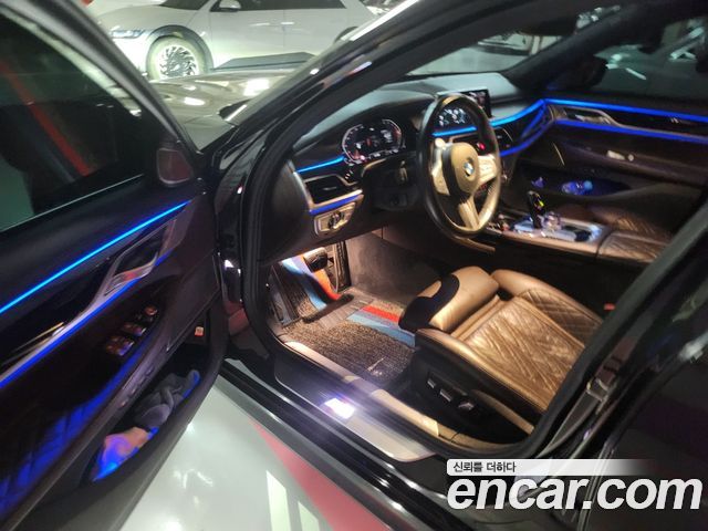 BMW 7-Series 2021 — photo 6