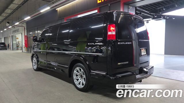 Chevrolet Express Van 2019 — photo 2