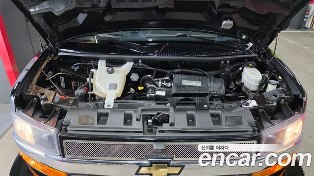 Chevrolet Express Van 2019 — photo 6
