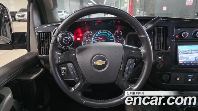Chevrolet Express Van 2019 — photo 13