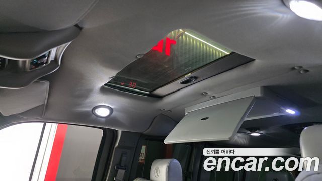 Chevrolet Express Van 2019 — photo 19