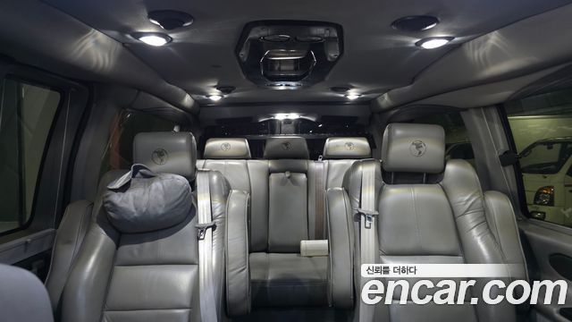 Chevrolet Express Van 2019 — photo 20