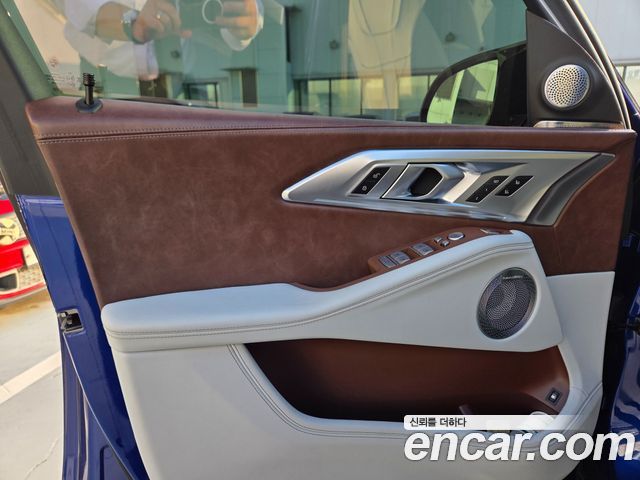 BMW XM 2023 — photo 12