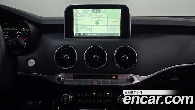 Kia Stinger 2018 — photo 21