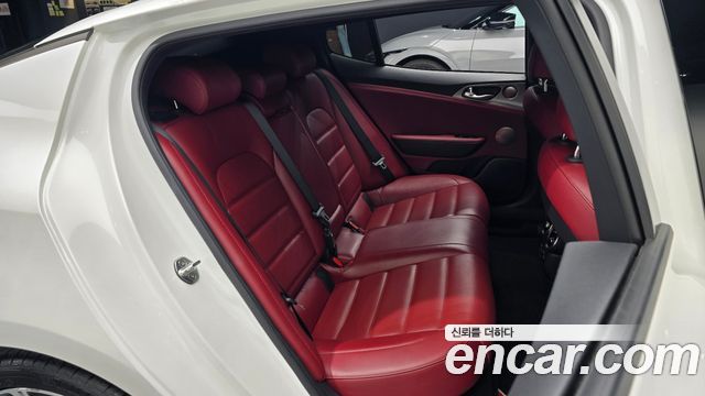 Kia Stinger 2018 — photo 16
