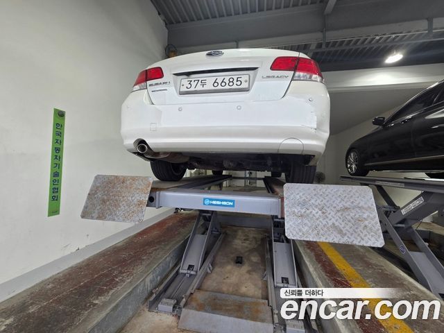 Subaru Legacy 2011 — photo 2