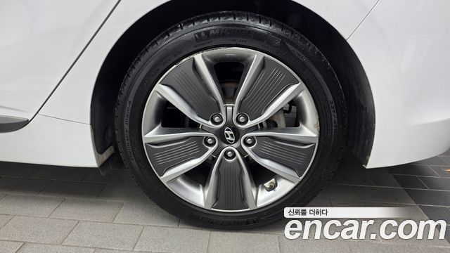 Hyundai Ioniq 2016 — photo 7