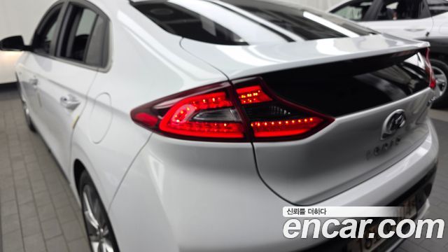 Hyundai Ioniq 2016 — photo 9