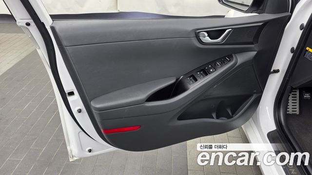Hyundai Ioniq 2016 — photo 14