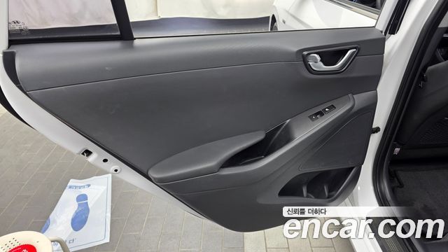 Hyundai Ioniq 2016 — photo 15