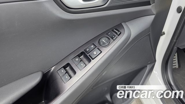 Hyundai Ioniq 2016 — photo 27