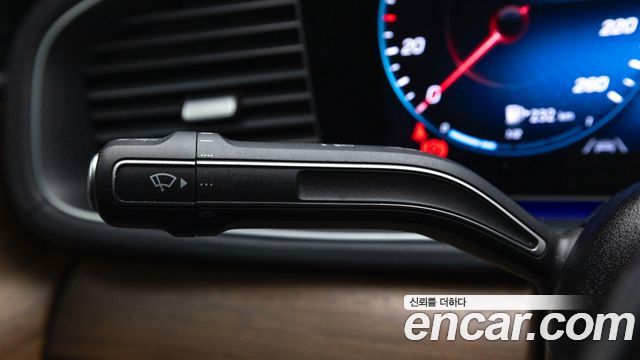 Mercedes-Benz GLE-Class 2021 — photo 18