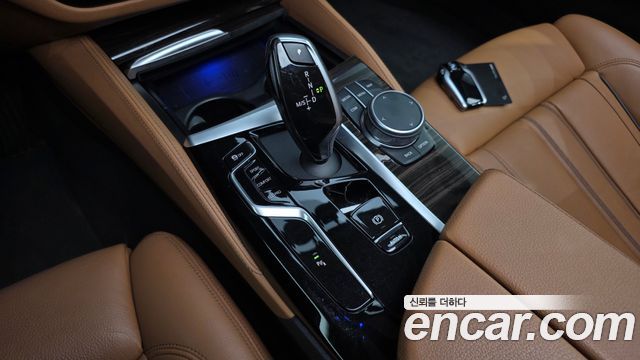 BMW 5-Series 2021 — photo 9