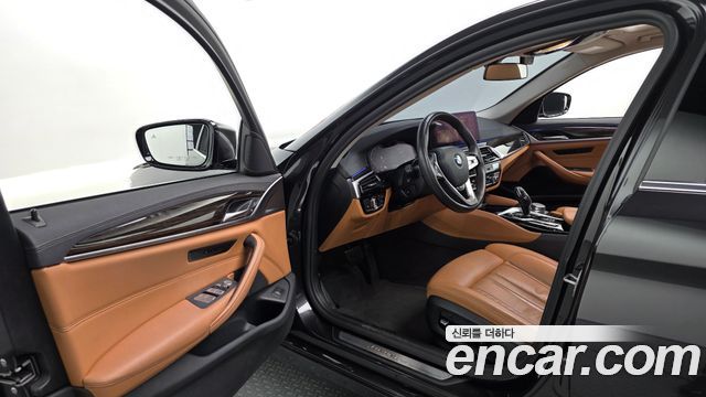 BMW 5-Series 2021 — photo 10