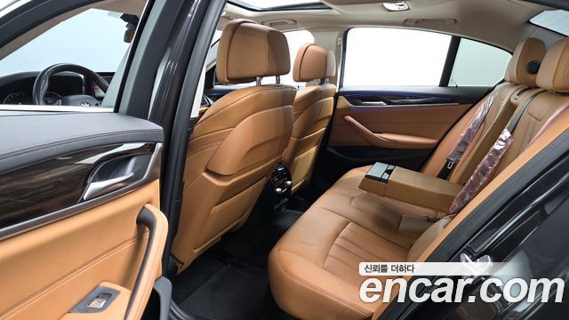 BMW 5-Series 2021 — photo 11