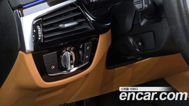 BMW 5-Series 2021 — photo 15